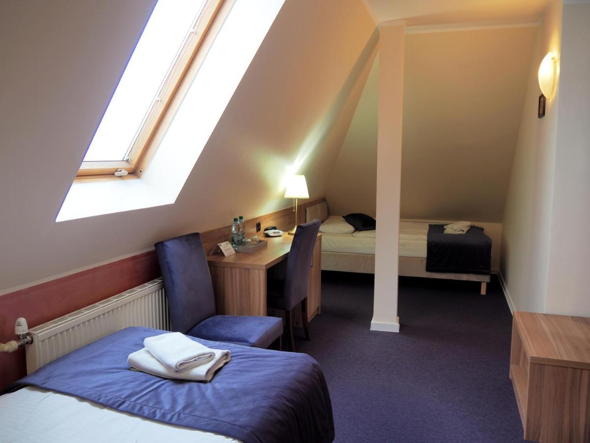 Hotel Awis Кутно Экстерьер фото