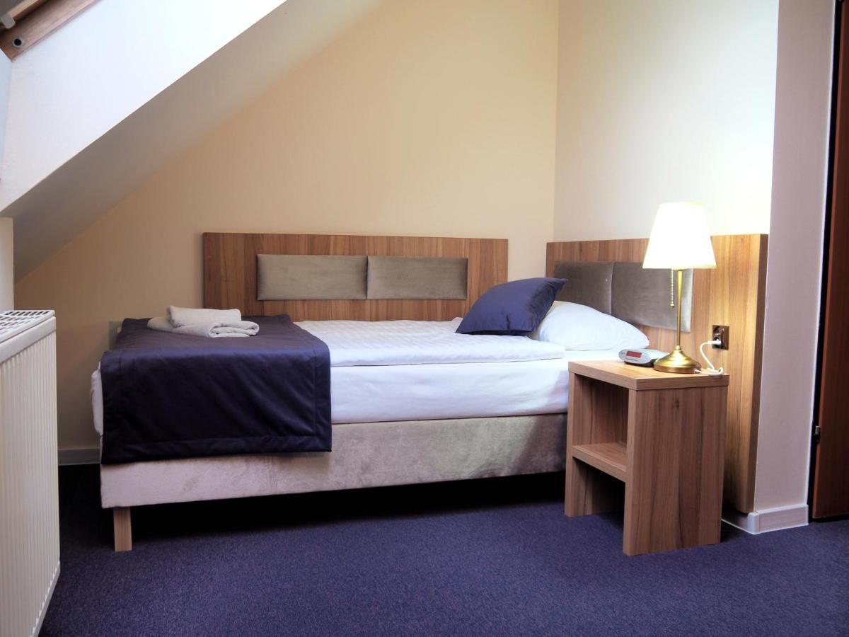 Hotel Awis Кутно Экстерьер фото