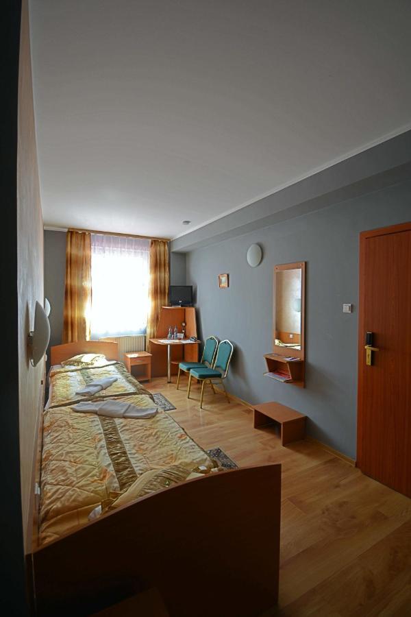 Hotel Awis Кутно Экстерьер фото