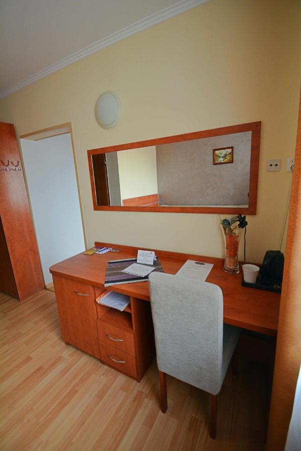 Hotel Awis Кутно Экстерьер фото