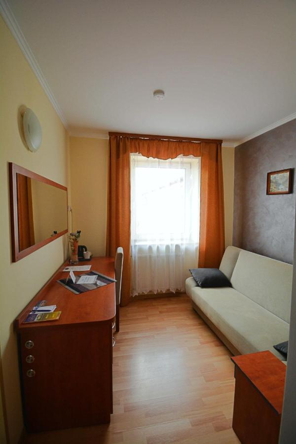 Hotel Awis Кутно Экстерьер фото
