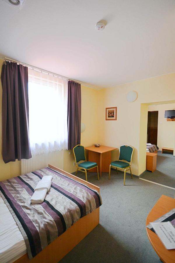 Hotel Awis Кутно Экстерьер фото
